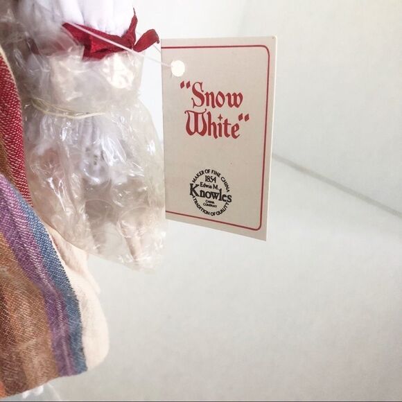 Edwin Knowles Snow White Collectible Doll - Picture 4 of 9